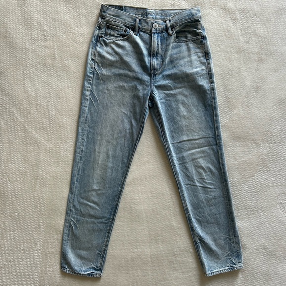 American Eagle Light-wash 90s Boyfriend Jeans - Picture 4 of 8